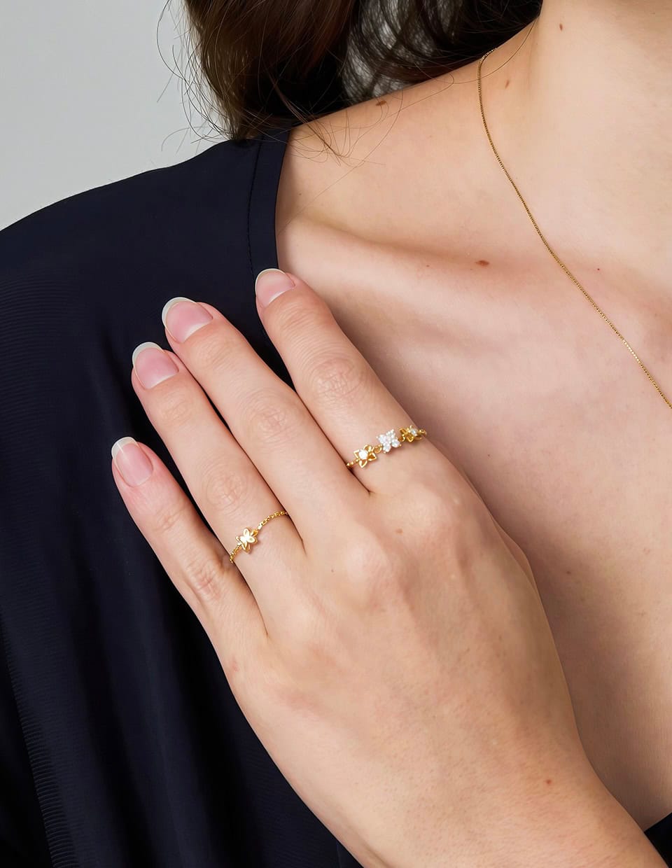Forsythia Lab-Grown Diamond Chain Ring in 18K Gold — product photo 2 of 4