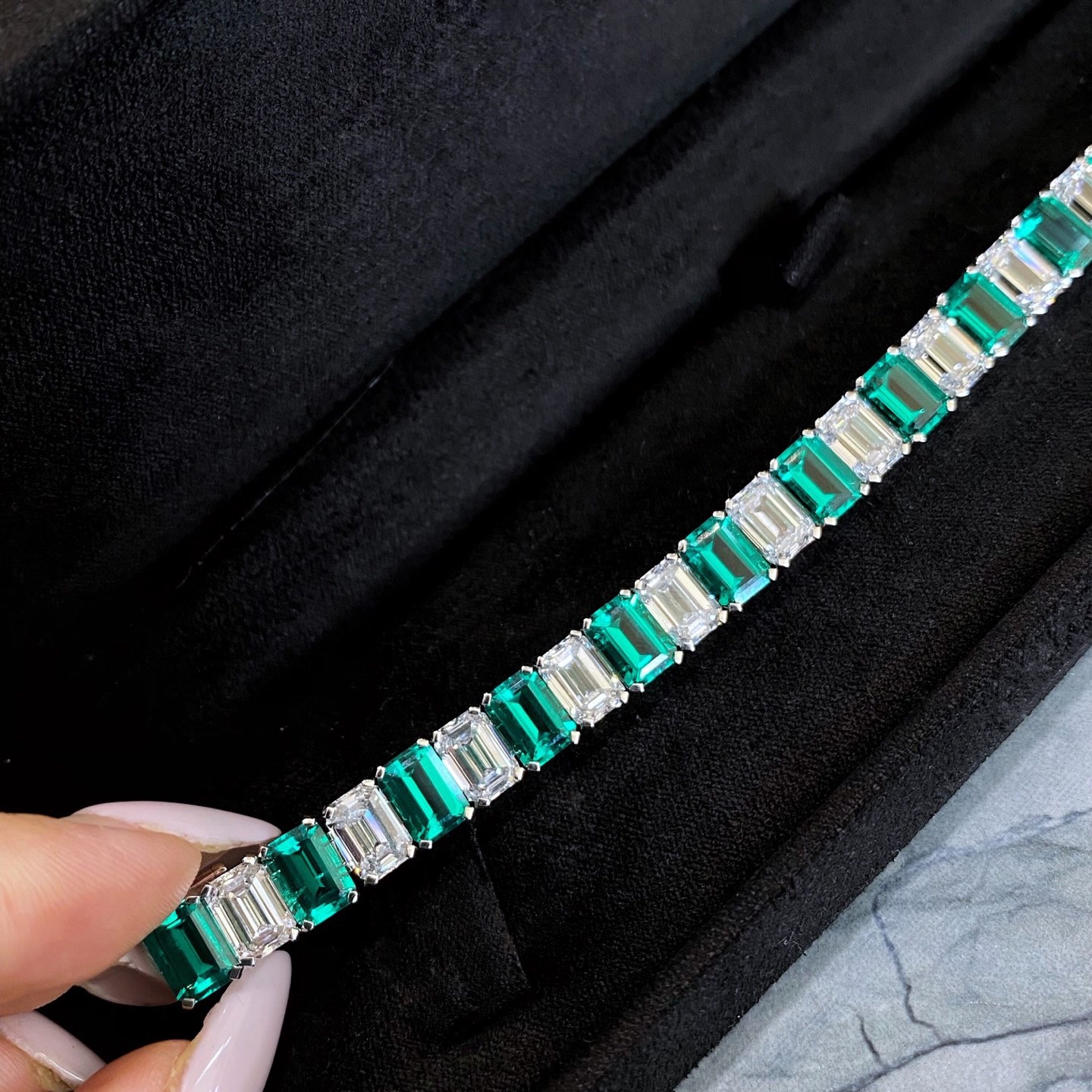 Verde Alternating Emerald-Cut Color Rhythm Emerald and White Diamond Tennis Bracelet — product photo 2 of 4