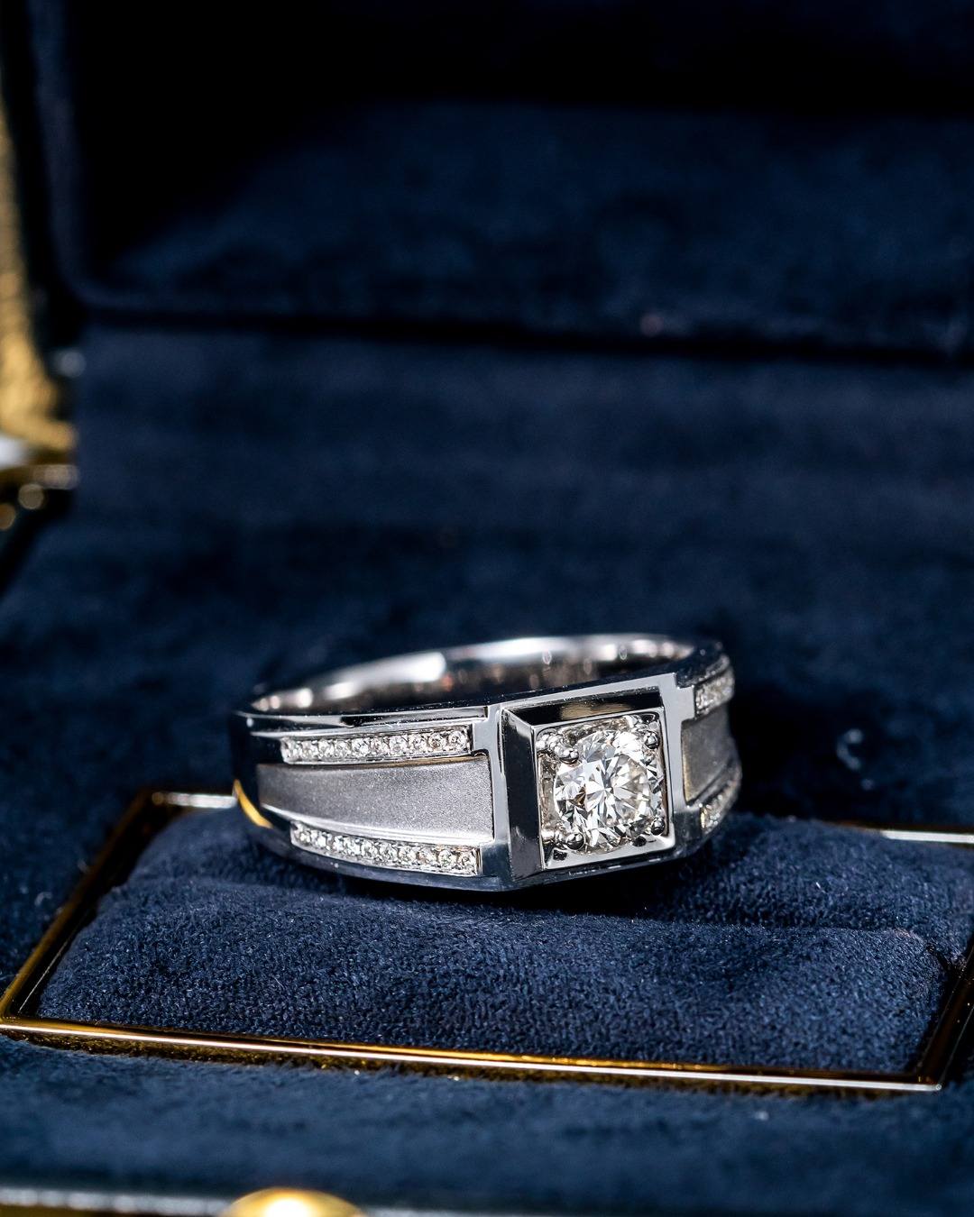 Statement Platinum Men’s Ring with Lab-Grown Diamond – Multi-Detail Luxury Band — product photo 6 of 6