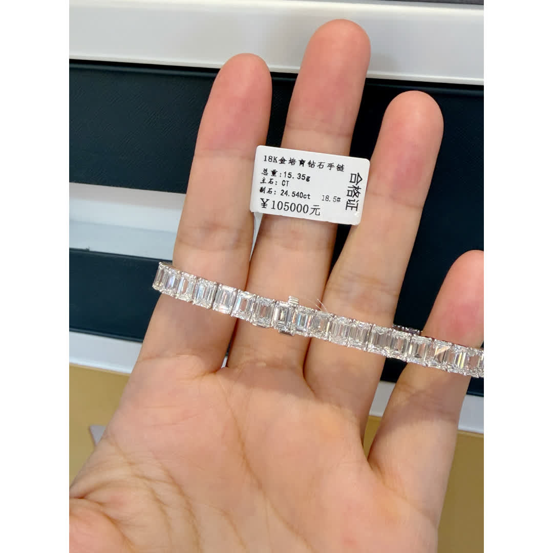 Celeste Emerald Tennis Bracelet — product photo 4 of 6