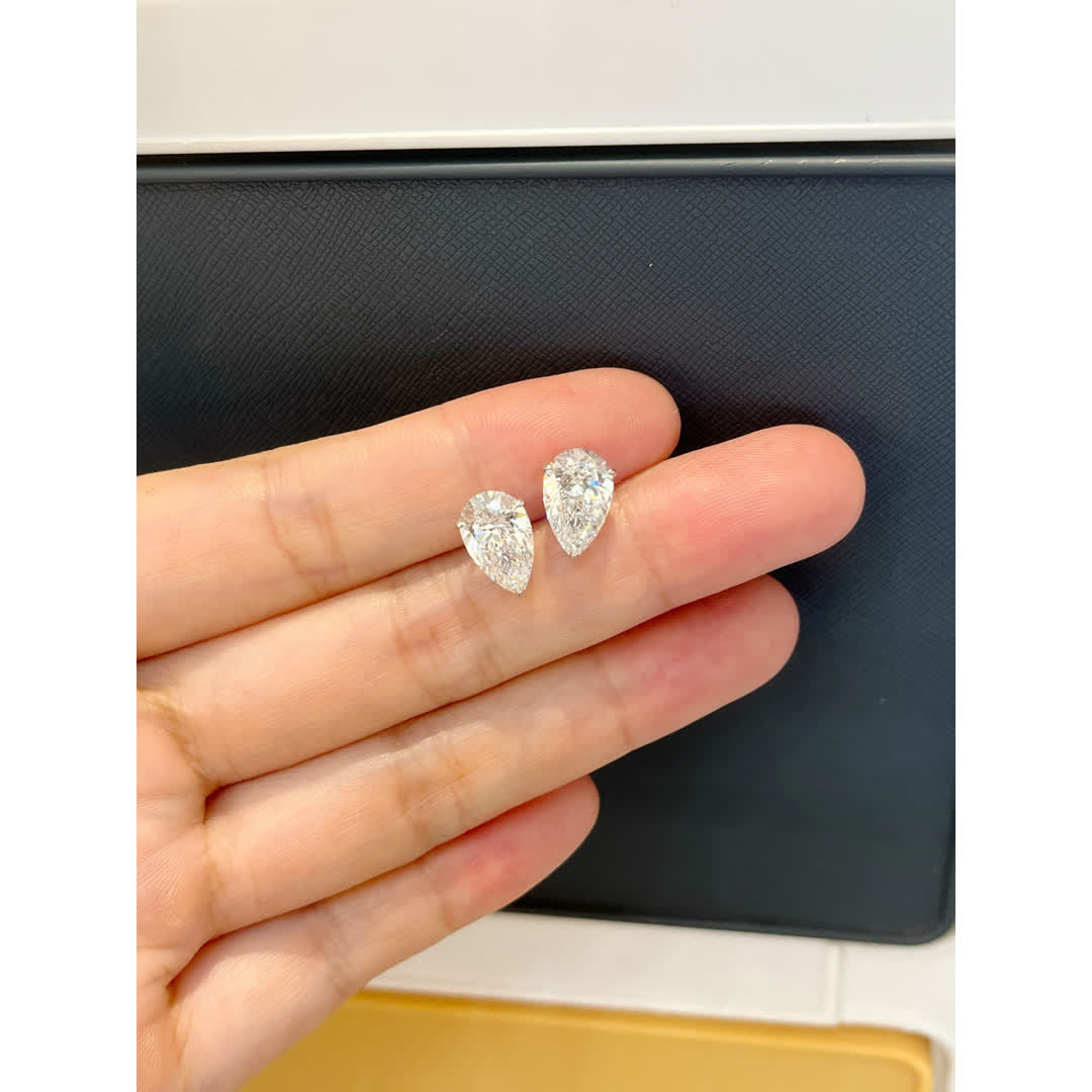 Nora Pear Diamond Stud Earrings