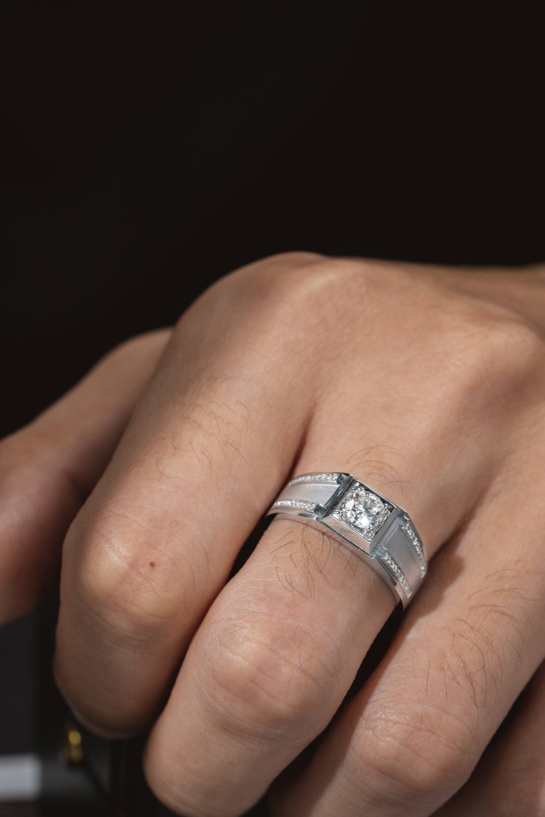 Statement Platinum Men’s Ring with Lab-Grown Diamond – Multi-Detail Luxury Band — product photo 3 of 6