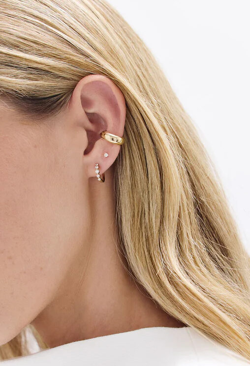 Graduated Single-Prong Lab-Grown Diamond Huggie Earrings — product photo 6 of 6