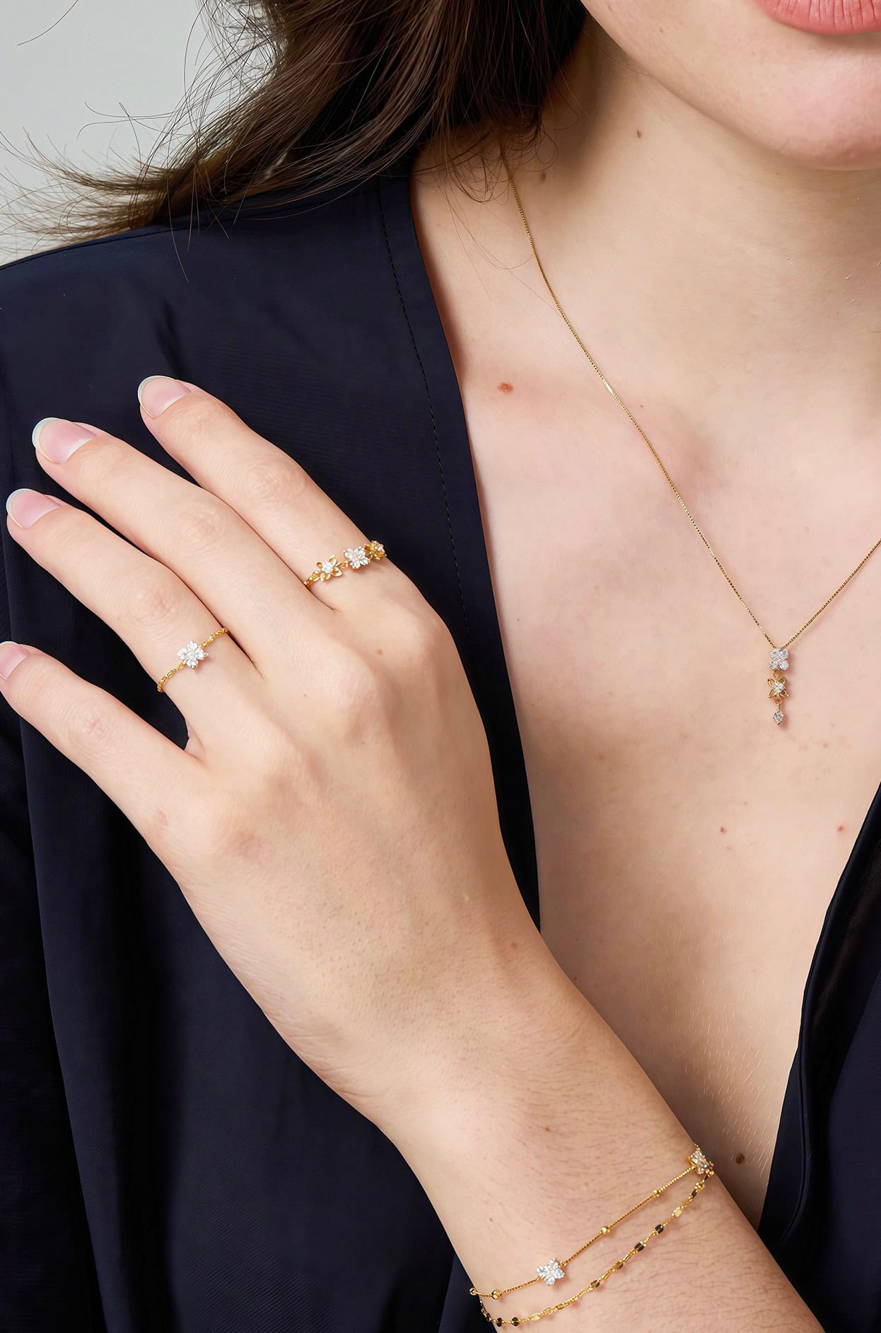 Forsythia Lab-Grown Diamond Chain Ring in 18K Gold — product photo 3 of 4