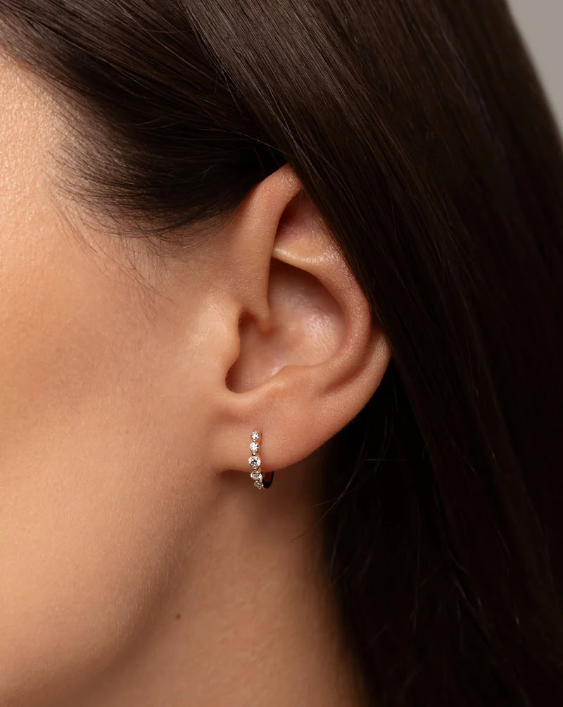 Graduated Single-Prong Lab-Grown Diamond Huggie Earrings — product photo 3 of 6