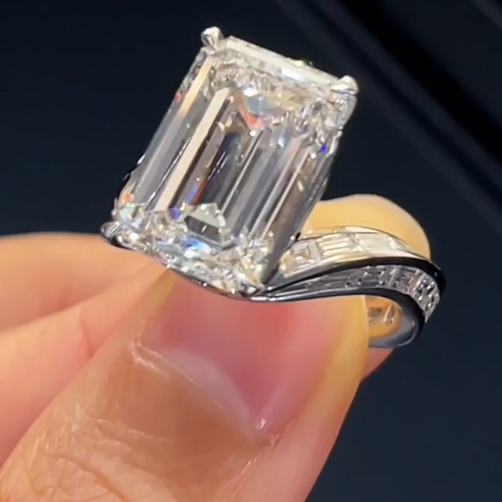 Emerald-Cut Lab-Grown Diamond Twist-Shoulder Ring — product photo 3 of 4