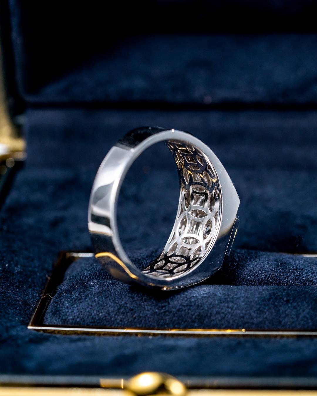 Statement Platinum Men’s Ring with Lab-Grown Diamond – Multi-Detail Luxury Band — product photo 5 of 6