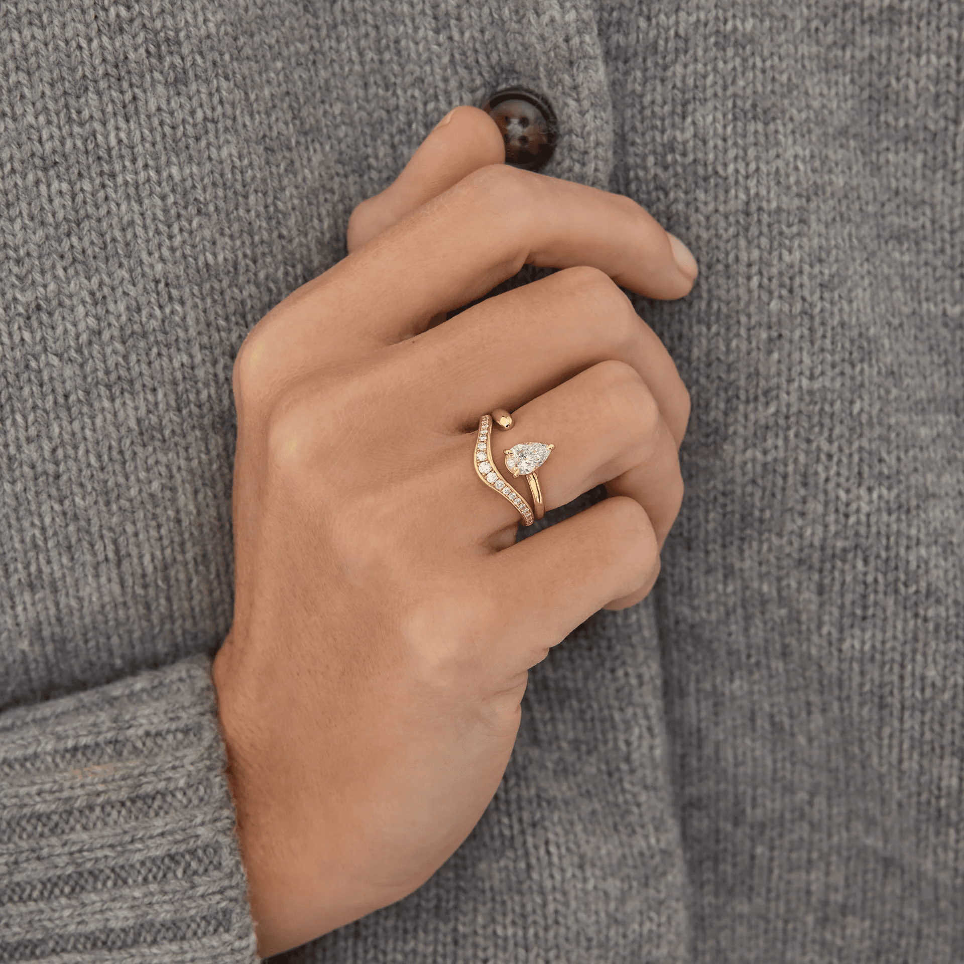 V-Curve Lab-Grown Diamond Band Ring — product photo 4 of 6