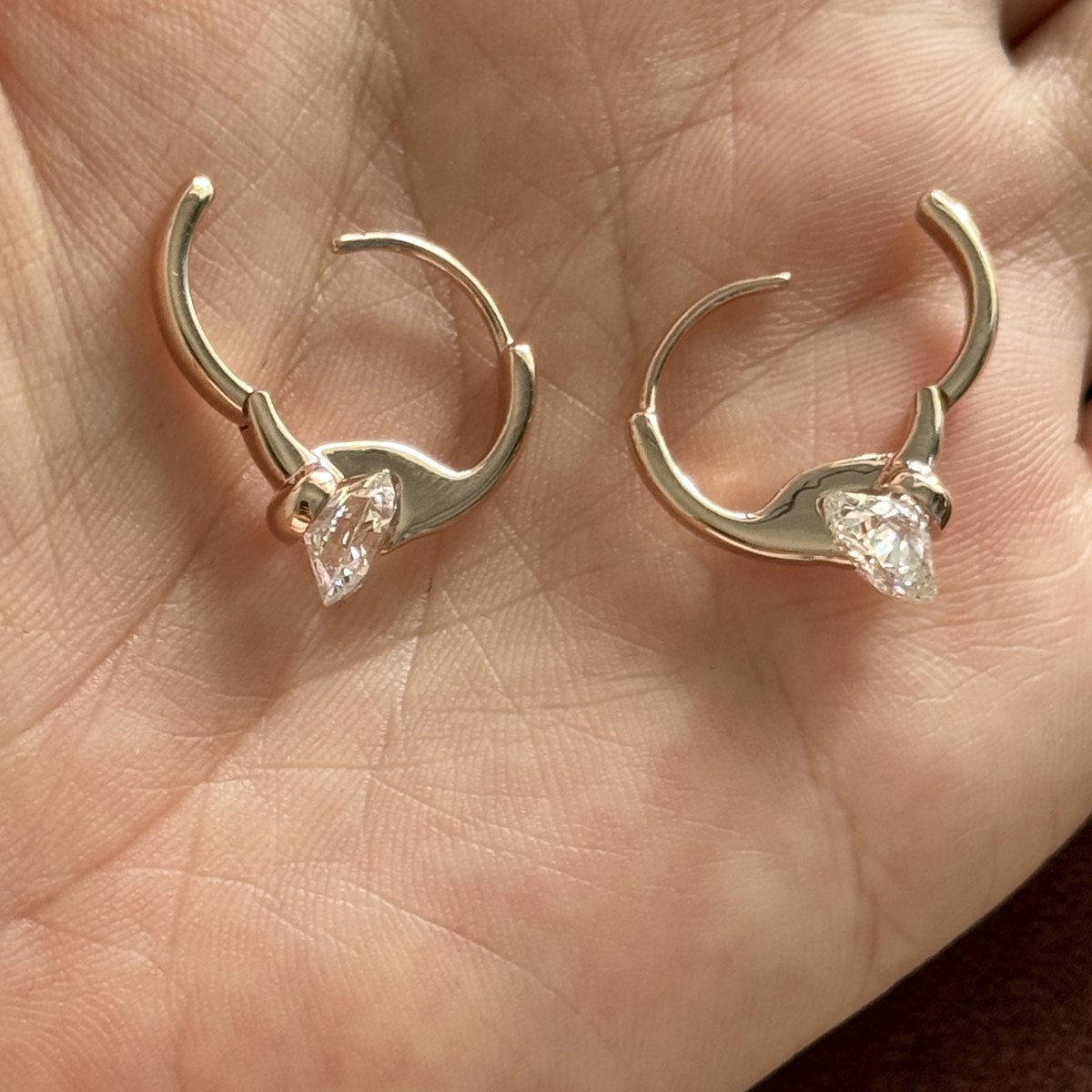 BP003 Dancing Diamond Earrings Moving Lab Diamond Hoop Earrings — product photo 6 of 6