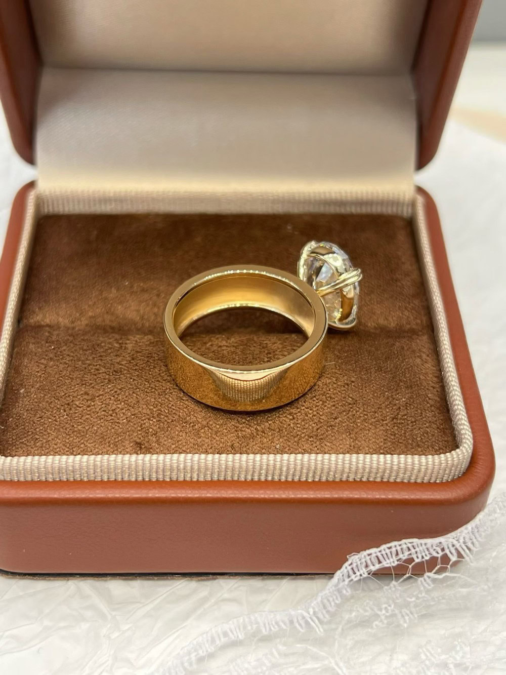 Oval Old Money Style Lab-Grown Diamond Ring | High-Polish Wide Gold Band — product photo 3 of 6